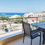 Atrium Luxurious Sea View 아파트 *
